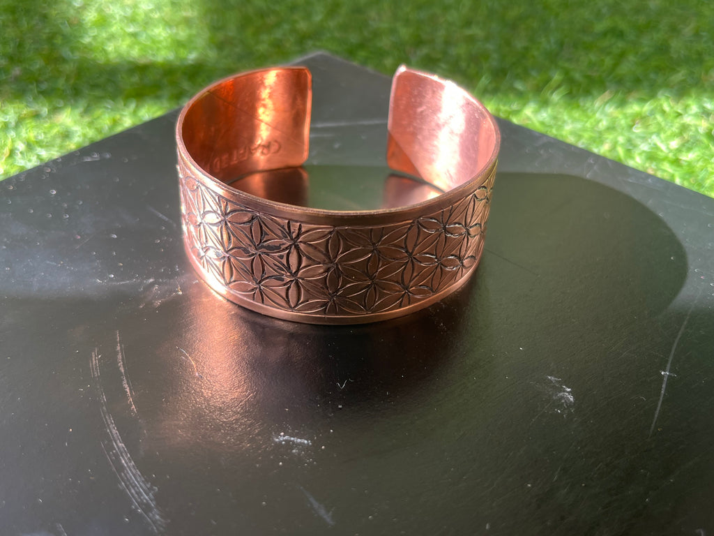 Tibetisches Kupferarmband – Blume des Lebens