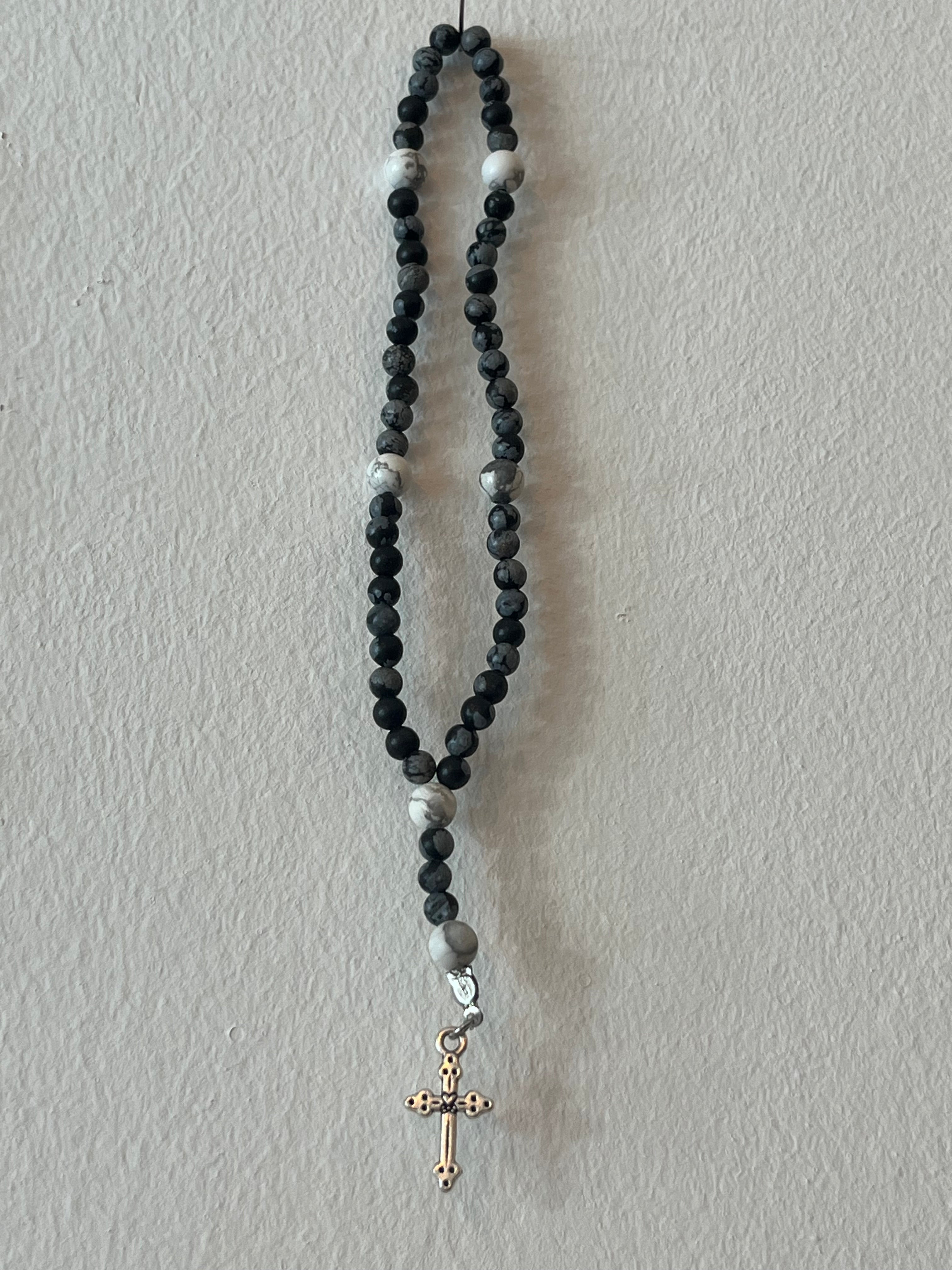 Chapelet fait main obsidienne neige et howlite